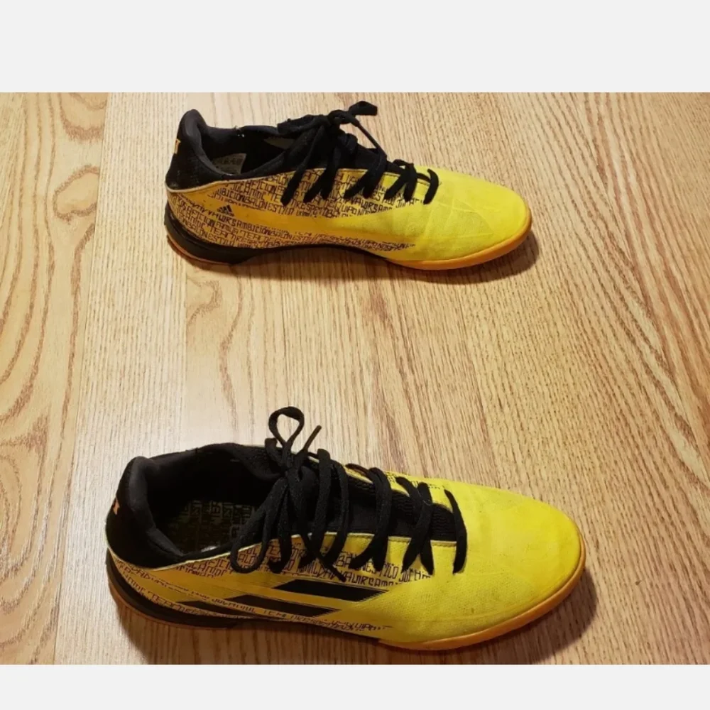 Adidas Men's Cleats Size: 6 Yellow and Black